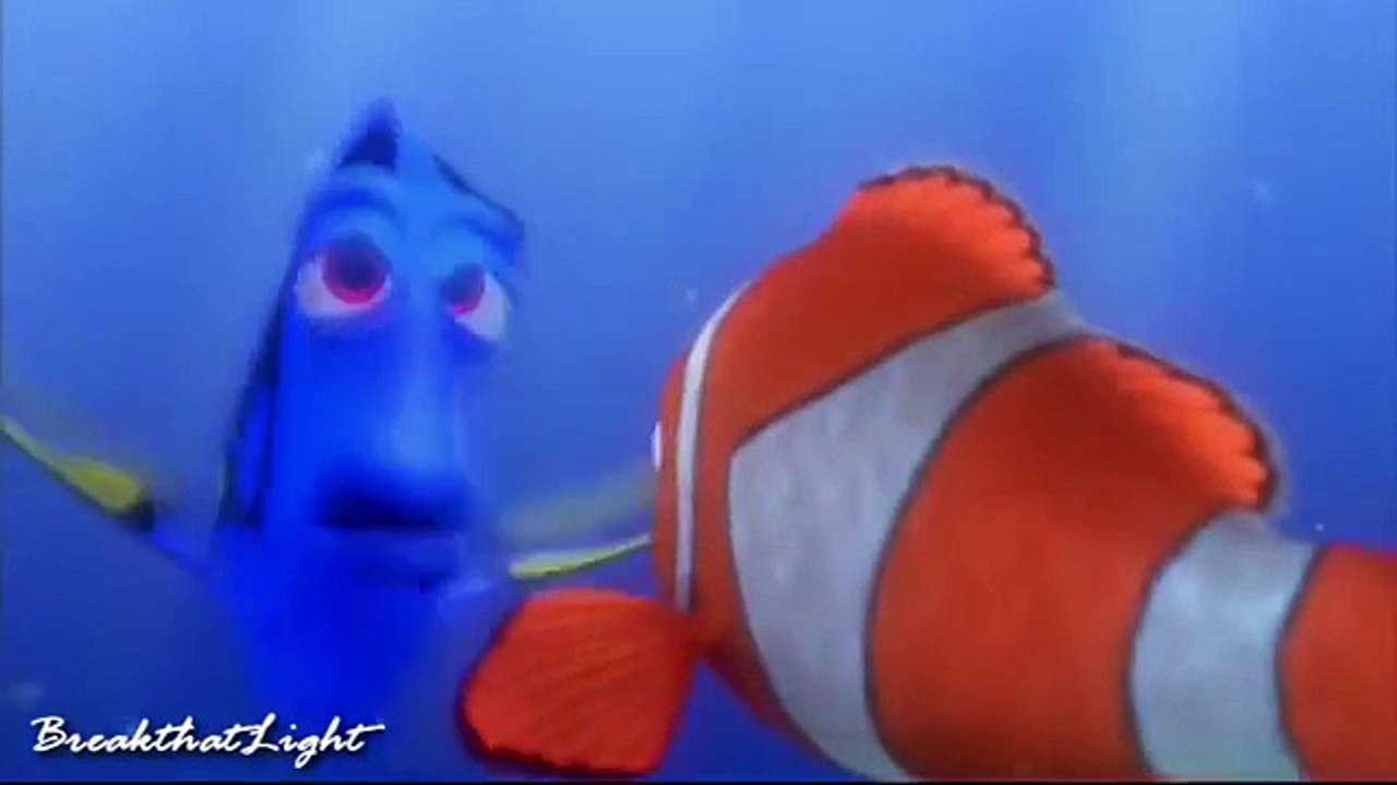 Finding Nemo - Dory praat de taal van de walvis. (NL).