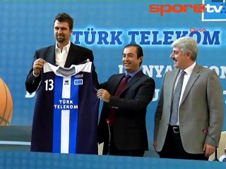 Mehmet Okur: "Çok büyük bir camiaya geldim"