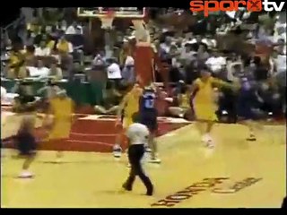 Mehmet Okur basketbolu bıraktı