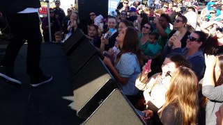 Illy performs Tightrope live at the B105 pop up show in Wynnum