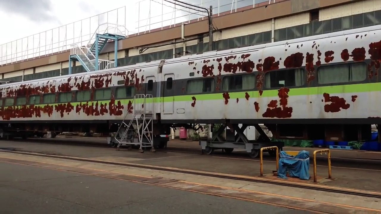 錆びれた新幹線100系