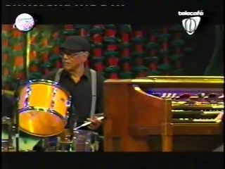 Si te vuelvo a besar - Victor Hugo Ayala (Mono Nuñez 2013)