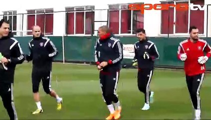 Yılmaz Vural, yıldızını affetti!