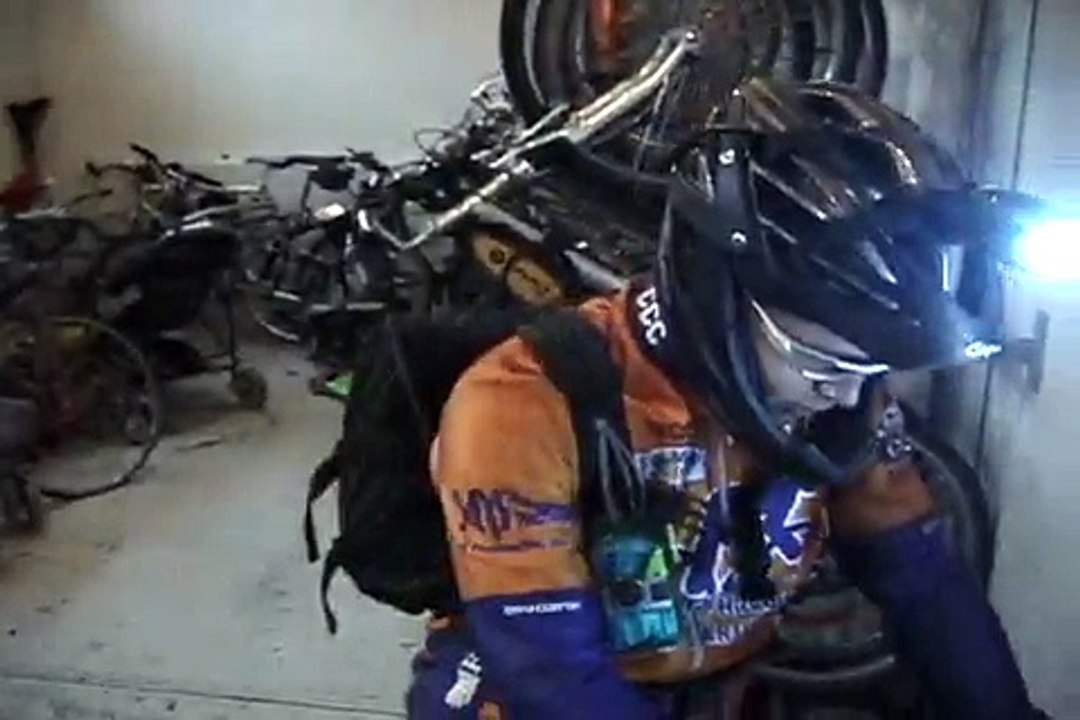 BICYCLE VELO TRAILER CHILDREN COMMUTE PARIS ISSY-LES-MOULINEAUX