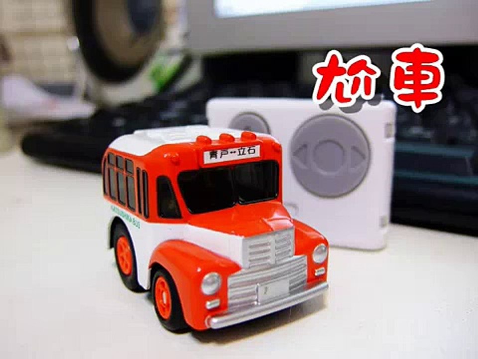 貓咪尬車 Kittens chasing remote control car