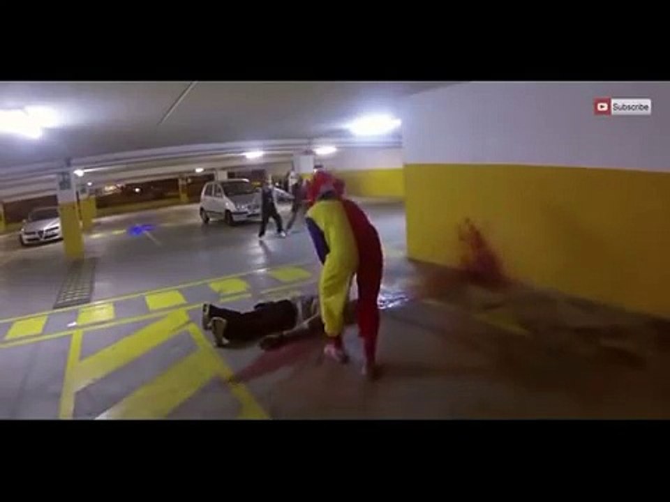 【閲覧注意】ピエロが人を叩き殺し発見者を襲うドッキリ【海外】
