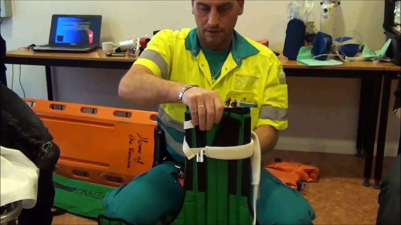 Ked Spalk-Nek kraag Demo op demo middag Vlaardingen!!.