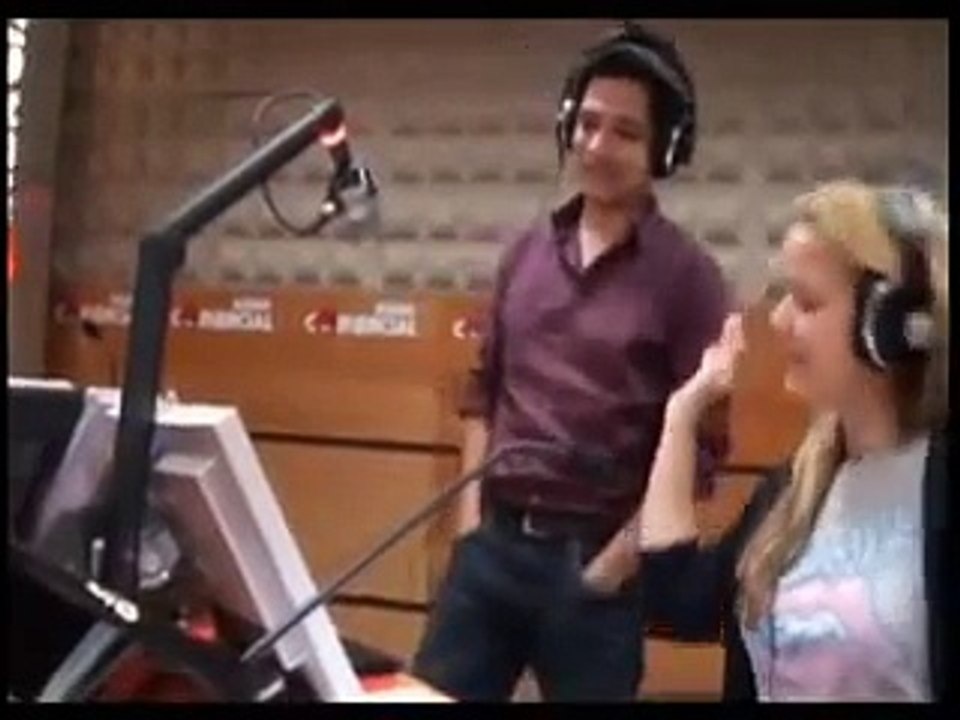 Locutor da Rádio Comercial Vasco Palmeirim dedica música a José Sócrates