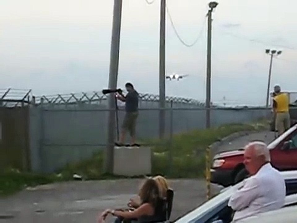 Attérissage presque raté BritishAirways 1 / by Nadine Guillaume L N.