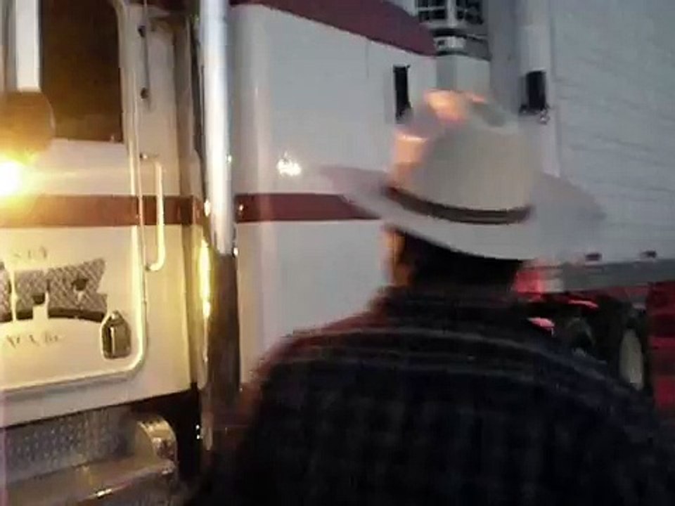 bajando la romurosa 77 KENWORTH 10-28 EL TRAVIESO.PARTE 1. 8/16/10