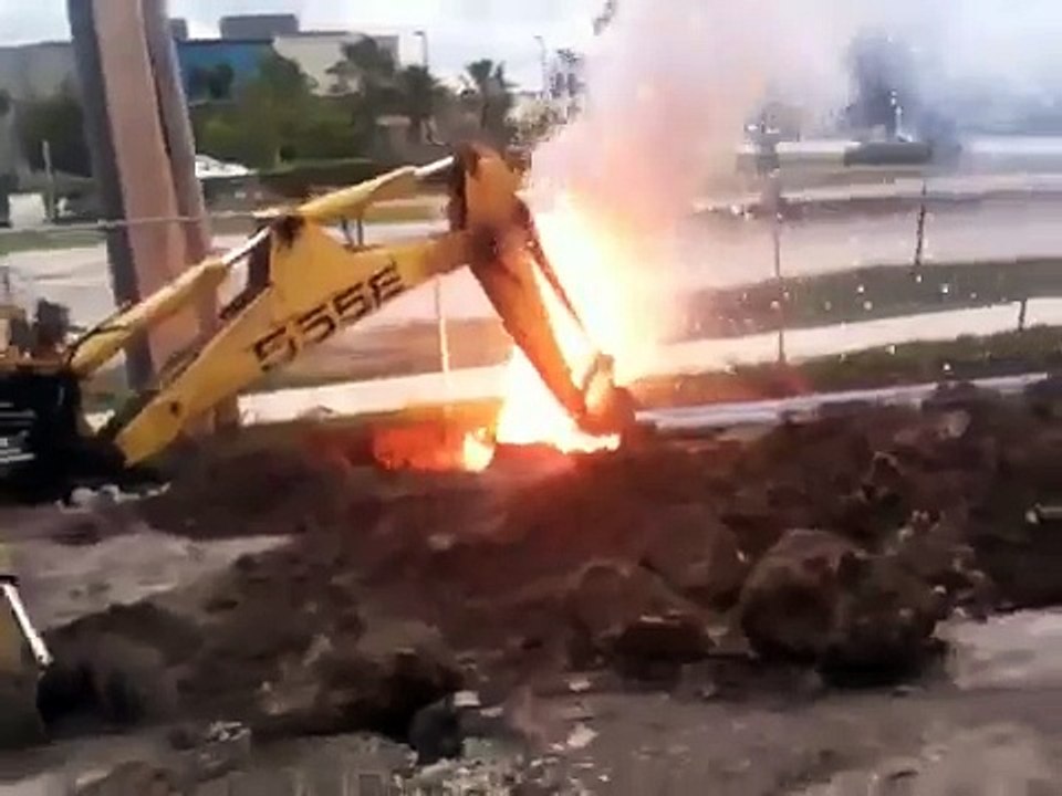 ARC FLASH-Backhoe vs 13200 volts!
