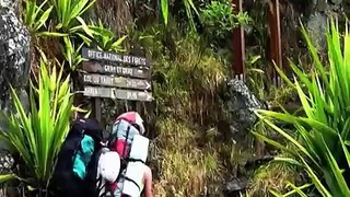 스릴 암벽등반 외줄타기Apart from the thrilling rock climbing ropes