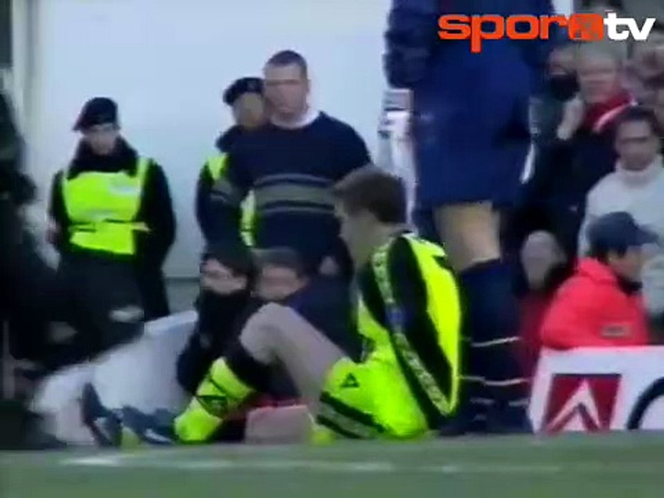 Luiz Adriano'nun centilmenlik dışı golünü Overmars da atmıştı