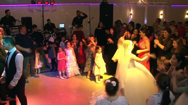 Tavuklari pişirmişem -) Gelin damat oyunu Dance battle at wedding