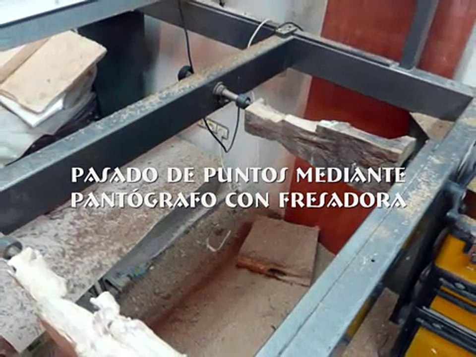 Talla en madera de nogal de Virgen del románico catalán. MVARTE. Wood carving.