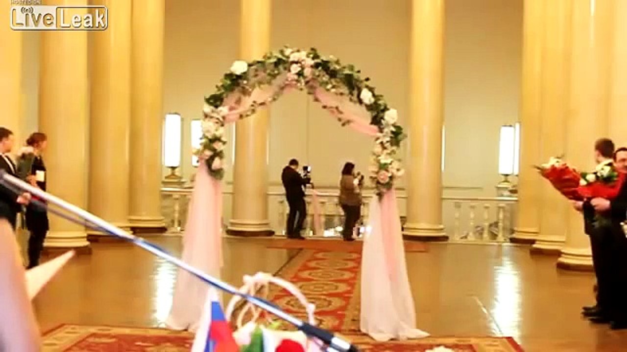 Gelin düğünde çıplak kalırsa!.mp4