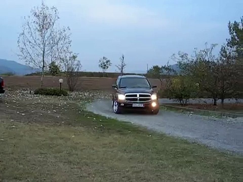 DSCN8038 DODGE DURANGO MODEL 2005 V8 4x4 WHEELS RIMS 22 INCH