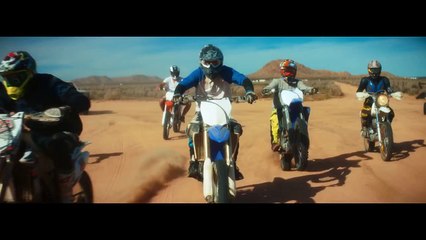 HOLD MY HAND - Le clip de JESS GLYNNE