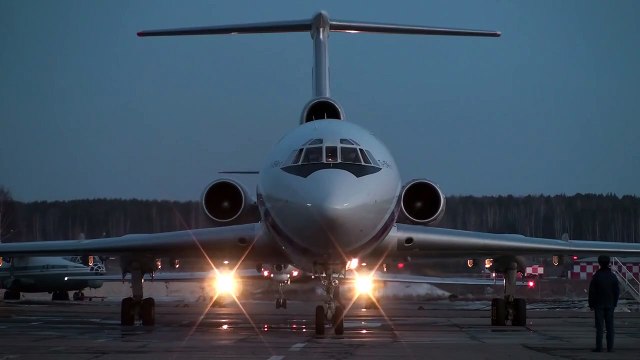 Ту-154Б и Ту-134 Запуск и Выруливание. Tu-154B & Tu-134 Start-Up & Taxi.