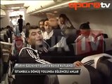Beşiktaşlı futbolcular galibiyeti uçakta kutladı!...