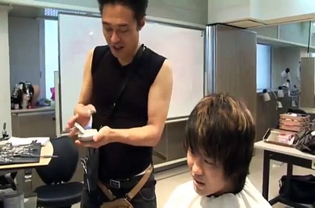 WAX HAIR-STYLING FOR A GUY WITH A MEDIUM-LONG HAIR (SWITCHSCISSORS)