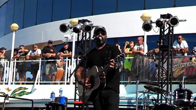 Aaron Lewis - Acoustic Turn the Page Seger Cover Awesome