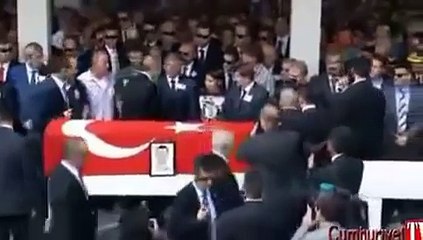 Erdoğan şehit oğlunun önüne geçti, Abdullah Gül geri çıkarttı!