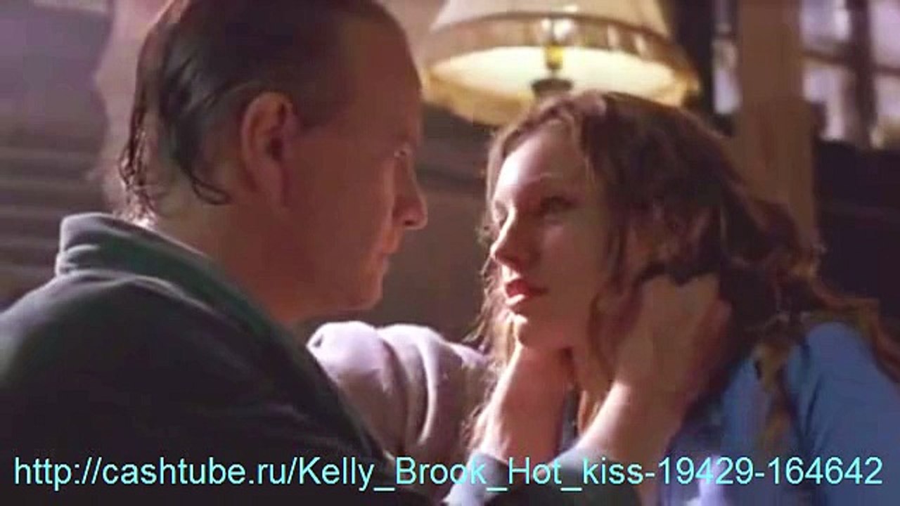 Kelly Brook - Hot kiss