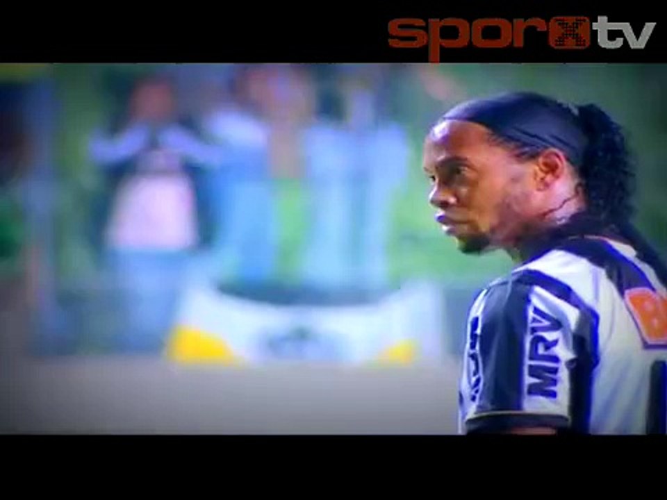 Ronaldinho atmaya devam ediyor!