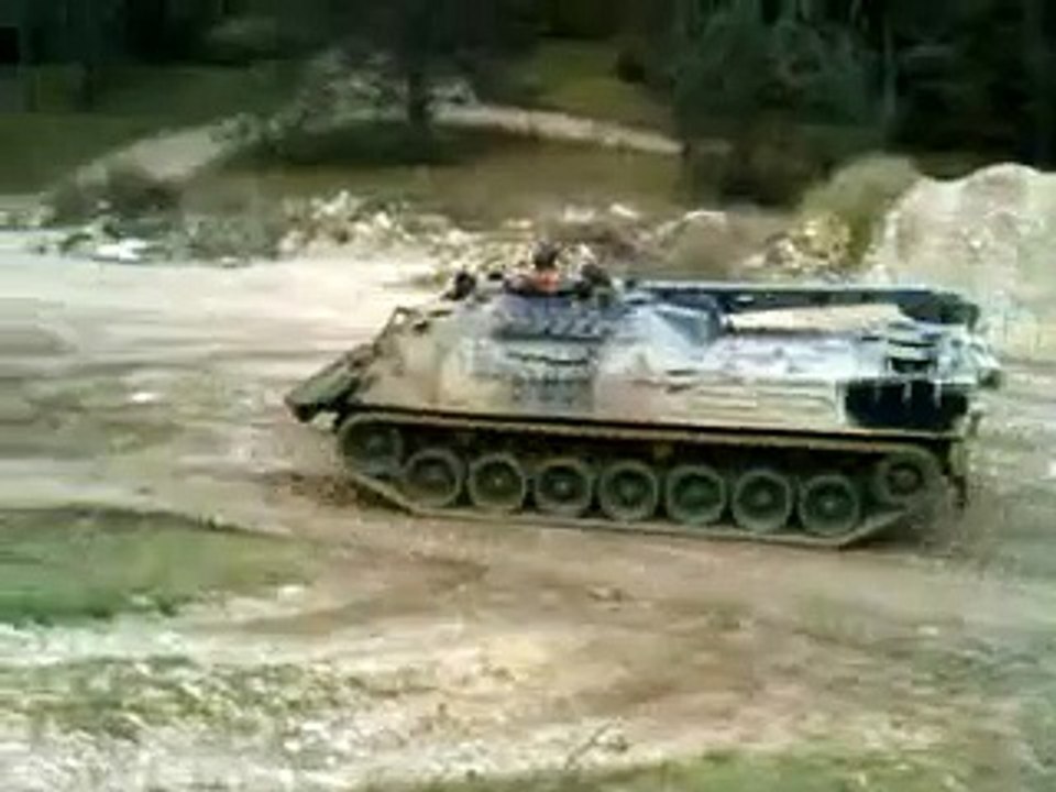 Bergepanzer im Gelände