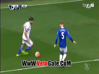 "كوستا"يستعرض مهارته امام لاعب ايفرتون