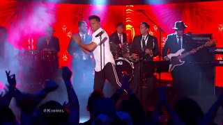 Ricky Martin Performs La Mordidita