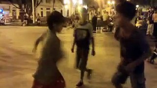 dos niños se pelearon en plaza de armas,iquitos