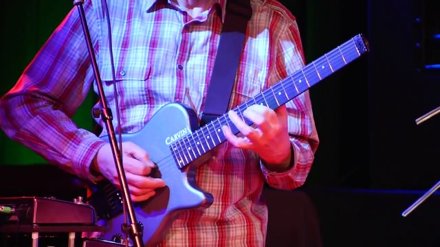 Allan Holdsworth- talks about his Carvin Guitars Headless signature model