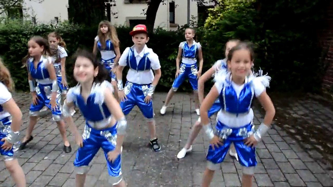 KID'S DANCE  GROUP IN THE RUSSIAN  SCHOOL  ,, MATRIOSHKA" TRIER (GERMANY)