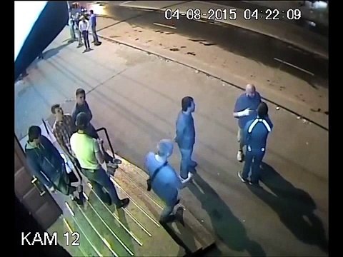 Street Fighting жестокая драка у бара,хоккейному фанату проломили голову