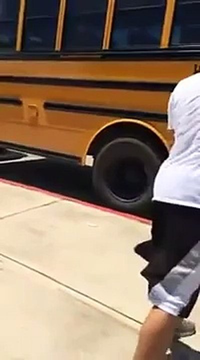 Street Fighting Школьник вырубил другого школьника