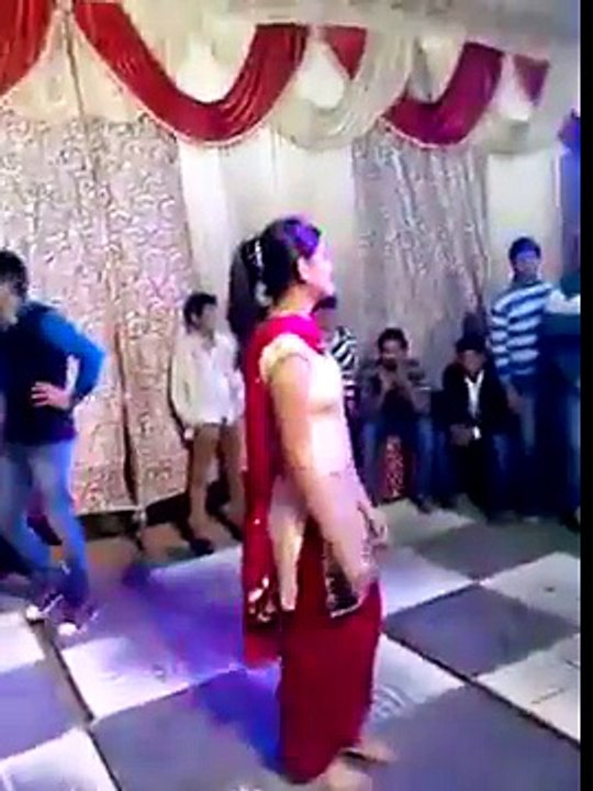 بچی کا نخرہ چیک کرو ذرا