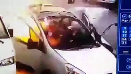 Sa Voiture GPL Explose lorsqu'il Tente de s'Allumer une Cigarette