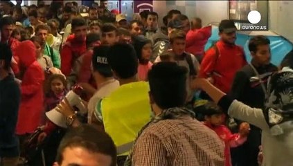 Weitere Tausende Flüchtlinge in Ungarn angekommen