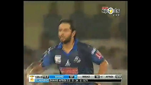 Shahid Afridi Amazing Catch On His Own Bowling in Haeir T20 Cup 2015