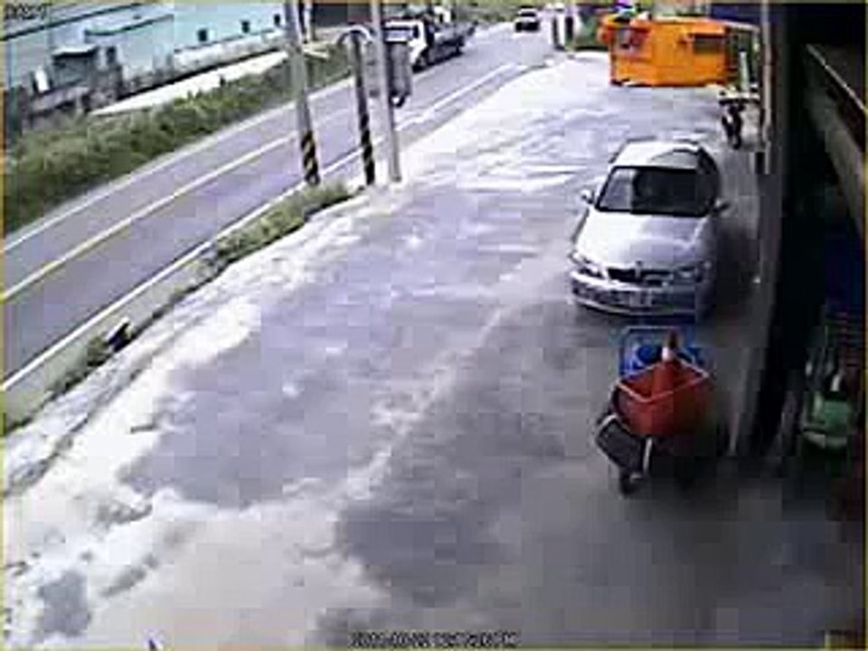 Motorbike And Car Crash Accidents caught on camera)