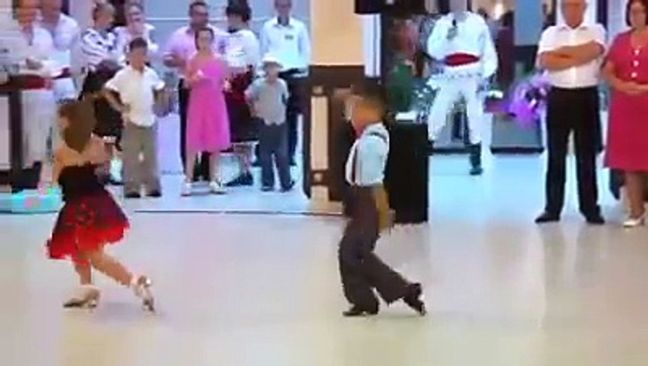 Dance video by two children's