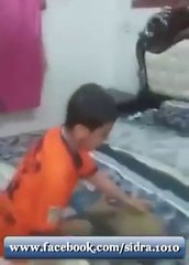 بچے کو تھپڑ کیا مارا بچے نے تو ہتیھار اٹھا لیا۔۔۔۔