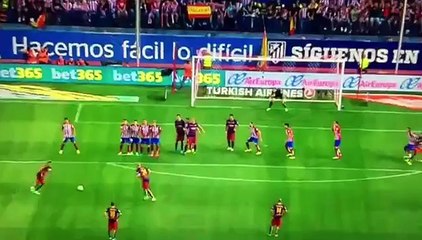 Coup franc parfait de Neymar !