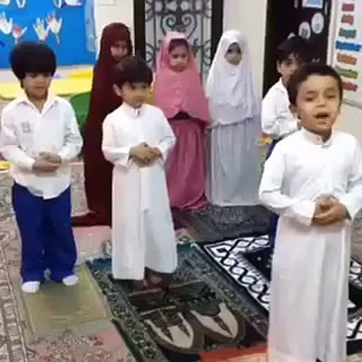 Arab children praying