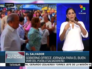 El Salvador: Sánchez Cerén entrega recursos educativos