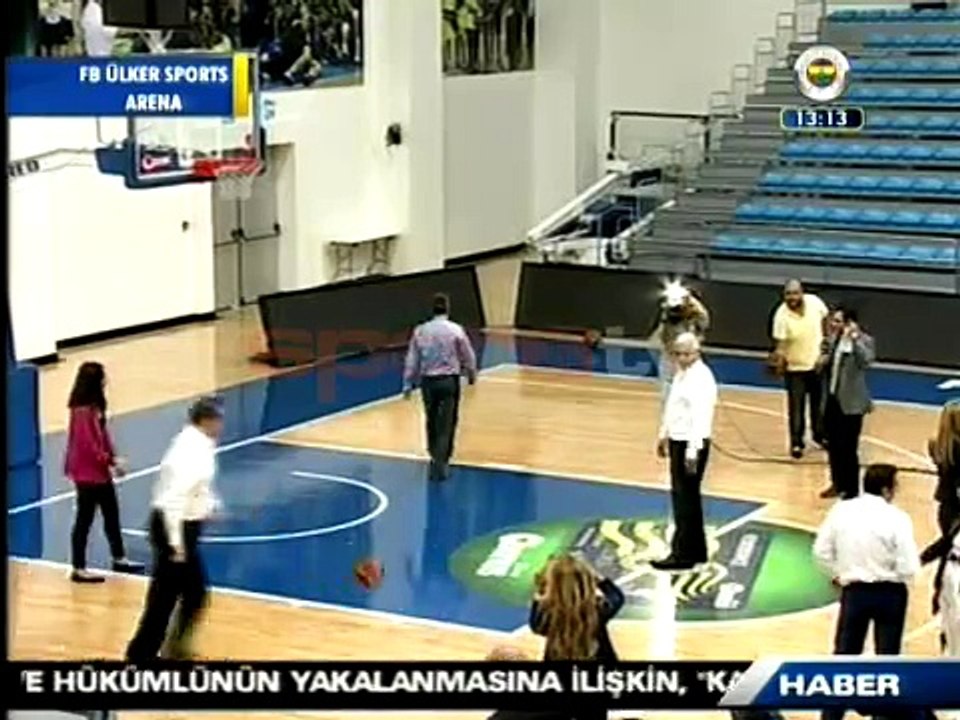 Fenerbahçeli yöneticilerin basketbol keyfi!