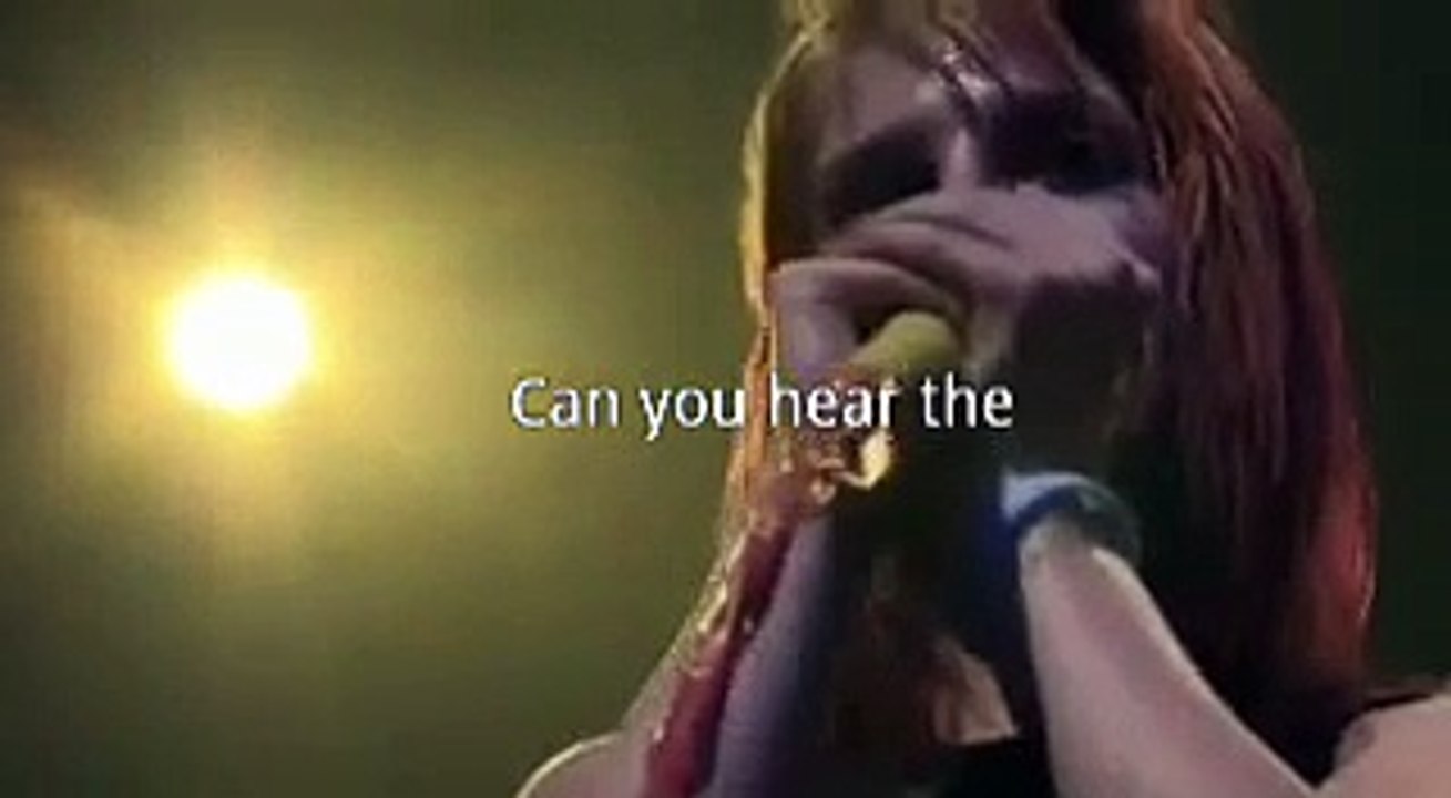 Paramore In The Mourning/landslide live with lyrics