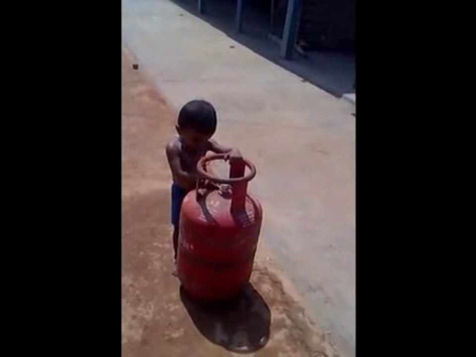 whatsapp funny videos 2015 2016 - small baby try to take cylinder
